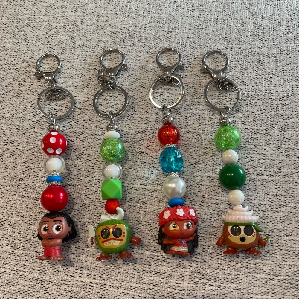 DISNEY DOORABLES MOANA 
BEADED KEYCHAINS 
SET OF 4